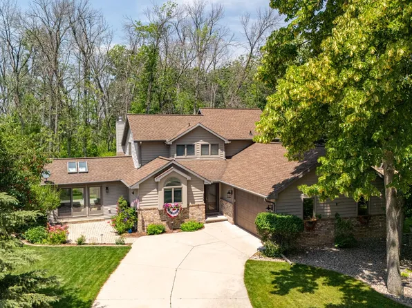 2238 Woodlawn Ln, Appleton, WI 54914