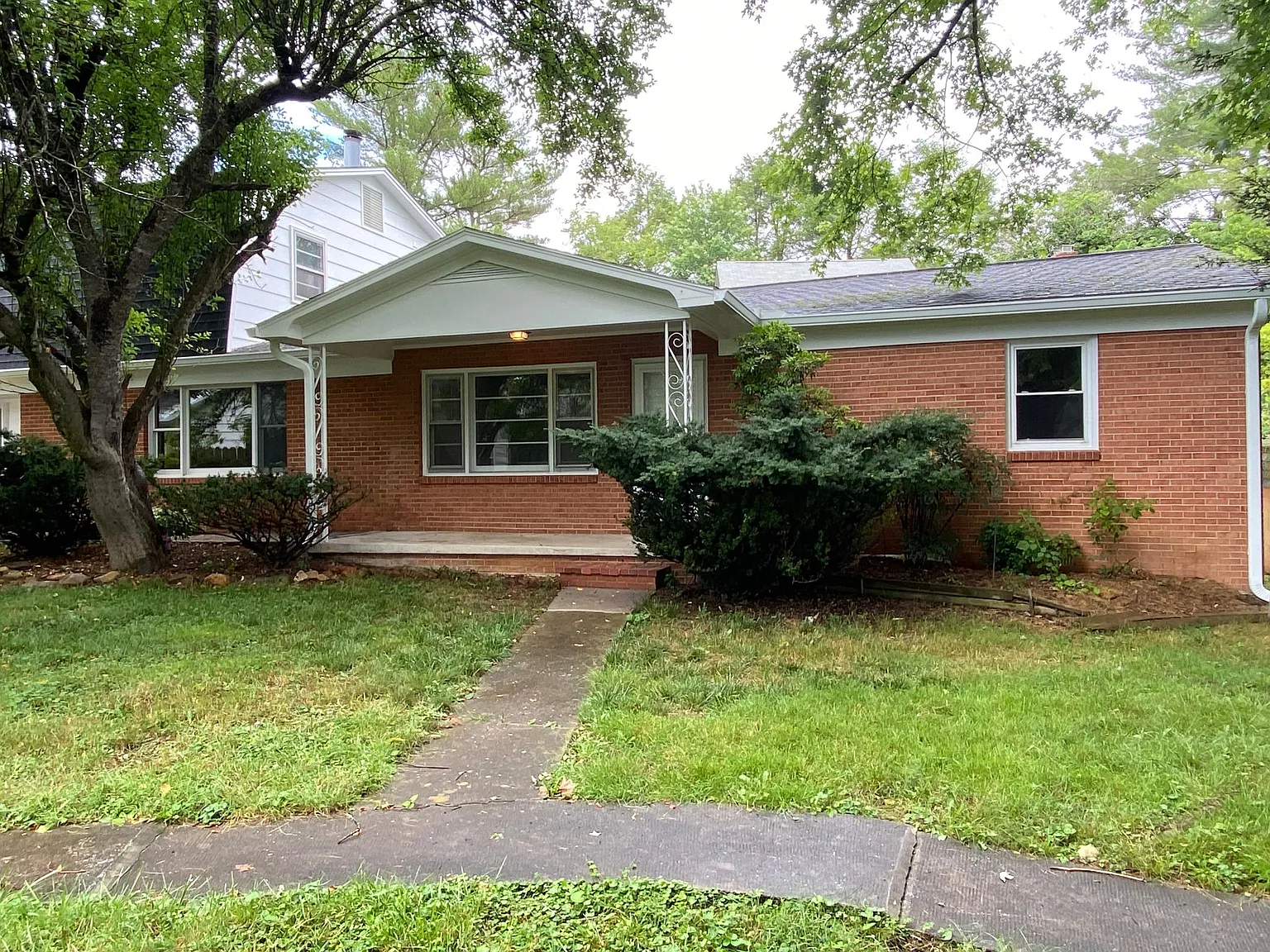 910 Providence Pl — Photo 1