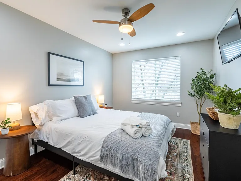 3352 Crooks Rd — Photo 28