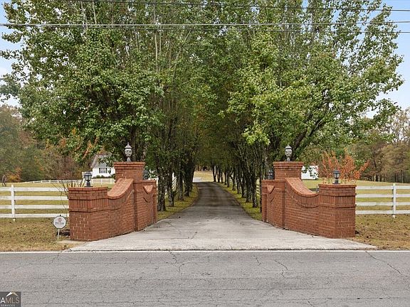 4th image of 871 Robinson Rd