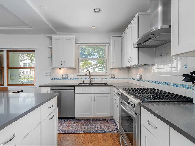 317 Whiting St — Photo 10