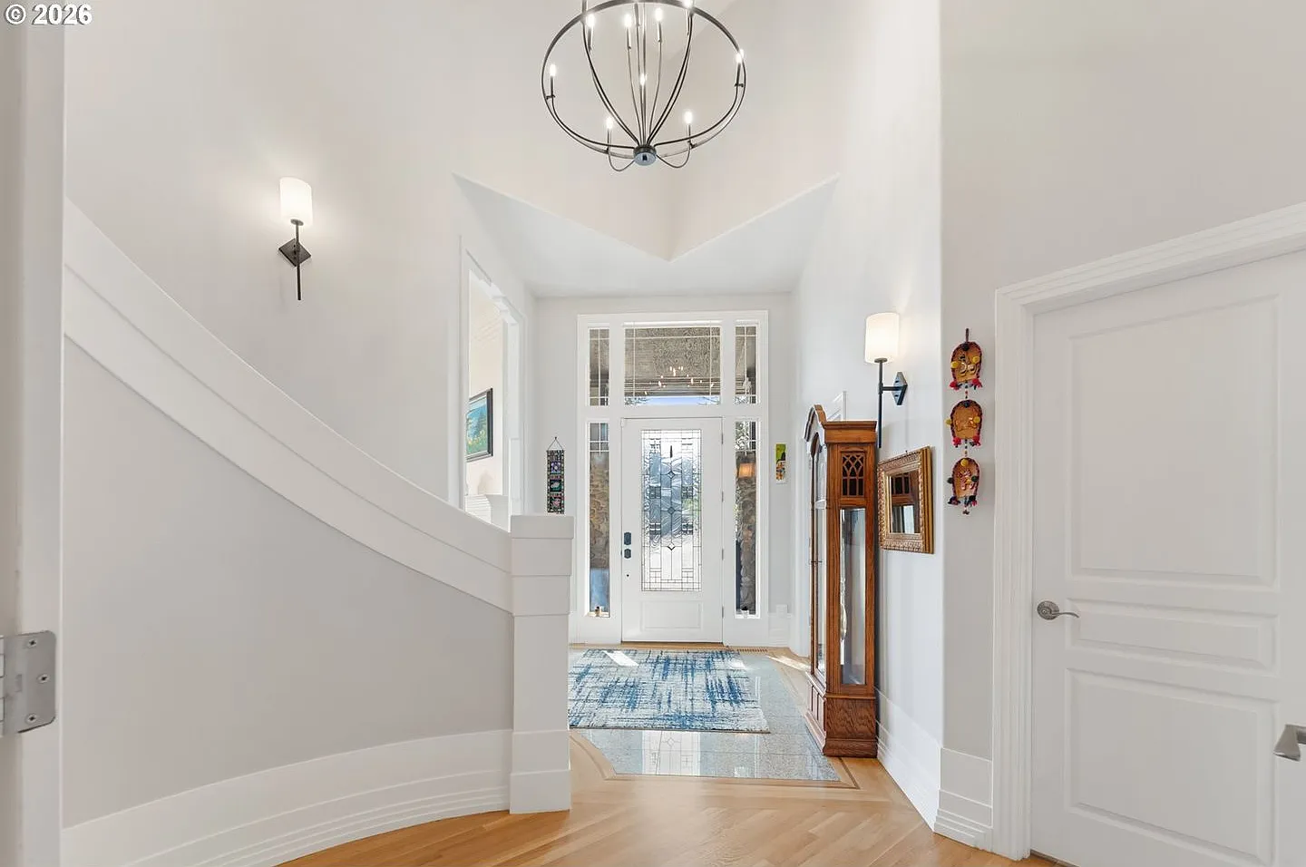Stunning 5-Bedroom Bull Mountain Estate with Dual Living, Chef's Kitchen & 4-Car Garage — Photo 4