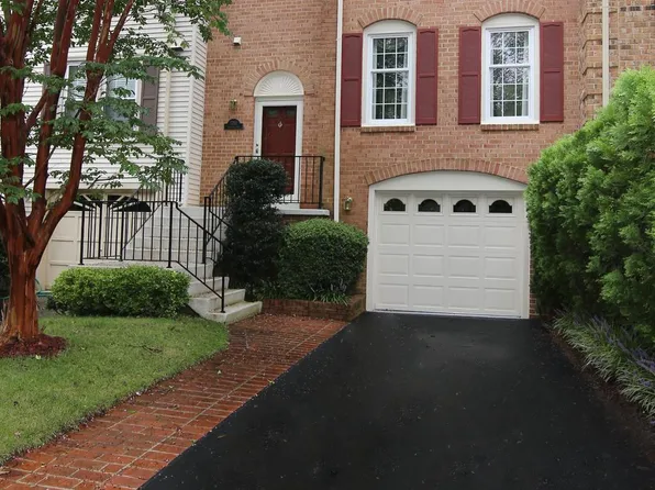 7713 Shootingstar Dr, Springfield, VA 22152