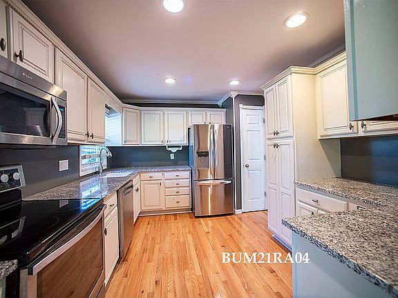 4th image of 2216 Waveland Dr
