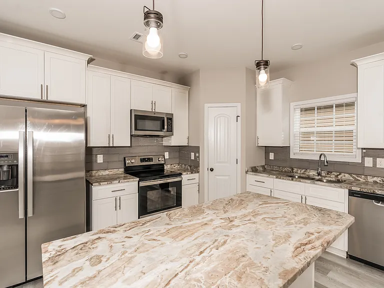 219 Beau Claire Cir — Photo 6