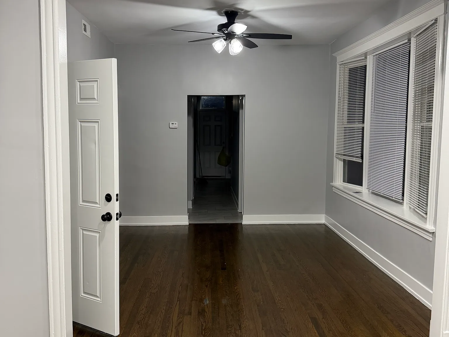 3 bed, 1100 sqft, $1,900 — Photo 2