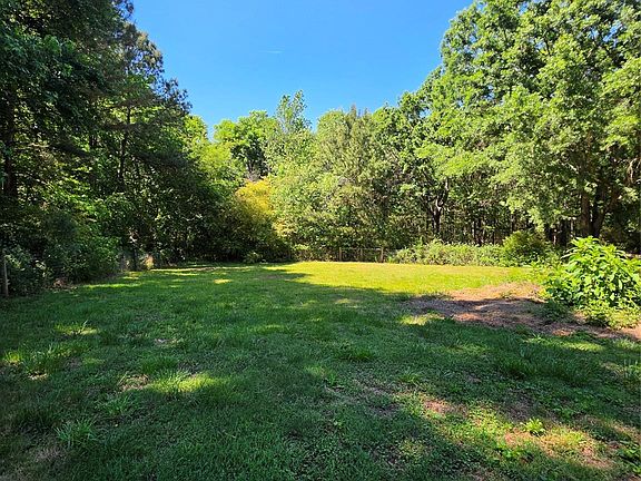 5th image of 222 Carrie Dr