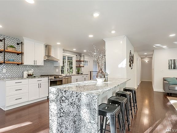 5th image of 3028 169th Ave NE