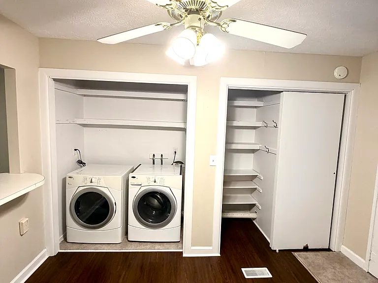 9809 Old Six Mile Ln — Photo 3
