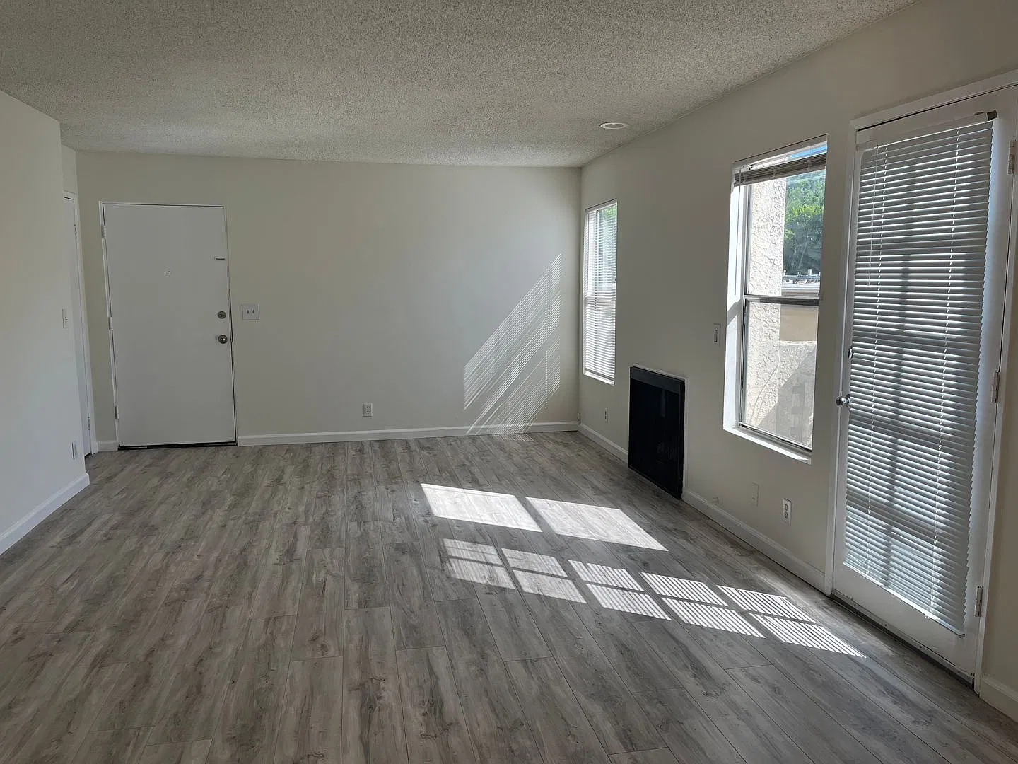 4248 Whitsett Avenue — Photo 2