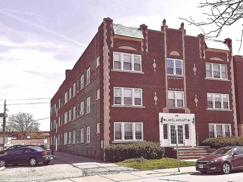Lakeland Apartments