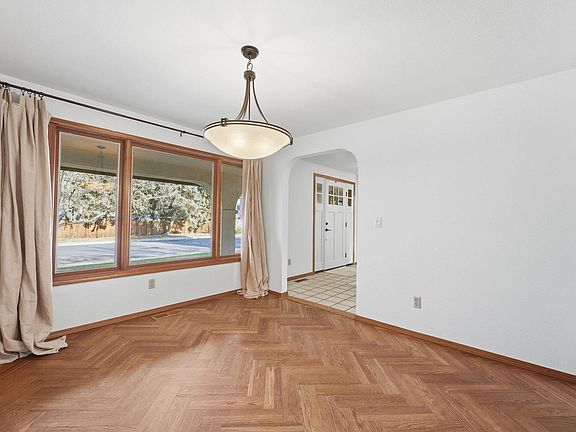 4th image of 105 Spengler St
