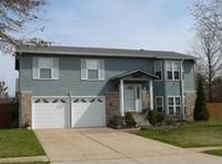 19 Chip Dr, O'Fallon, MO 63366
