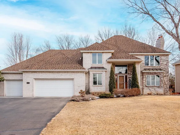 10536 Bluff Rd, Eden Prairie, MN 55347