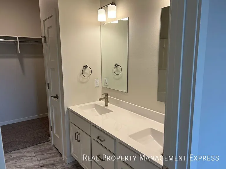 5516 S Huntwood Ave — Photo 6