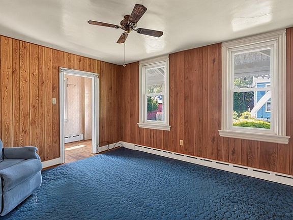 4th image of 54 Railroad St