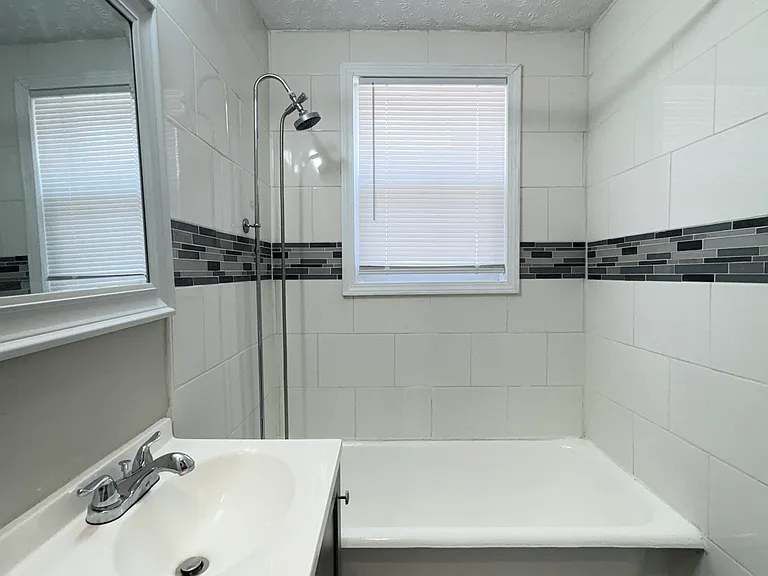 Meridian Living II — Photo 37