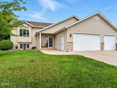602 Mighty Acres Dr, Grand Forks, ND, 58201