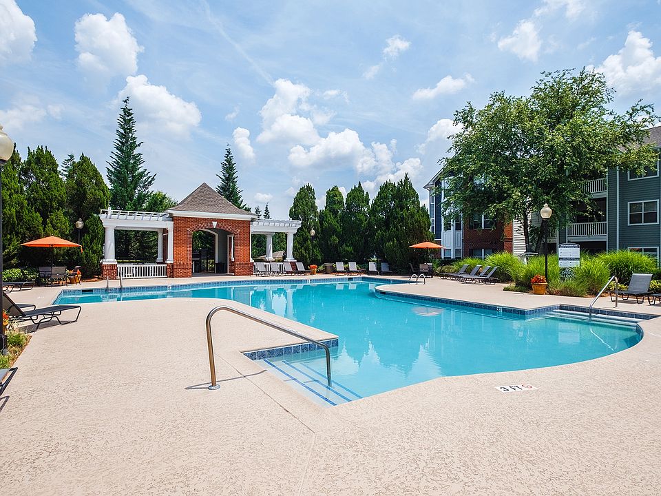 Resort-style Pool and Sundeck with Wi-Fi