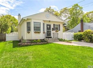 10 Carlson Rd, Ronkonkoma, NY 11779