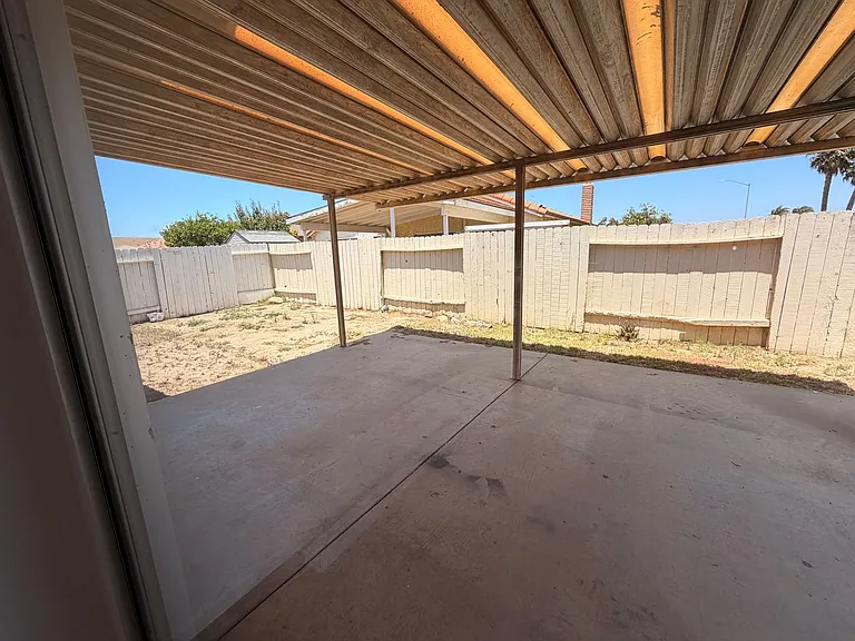 1001 Frank Ln — Photo 12