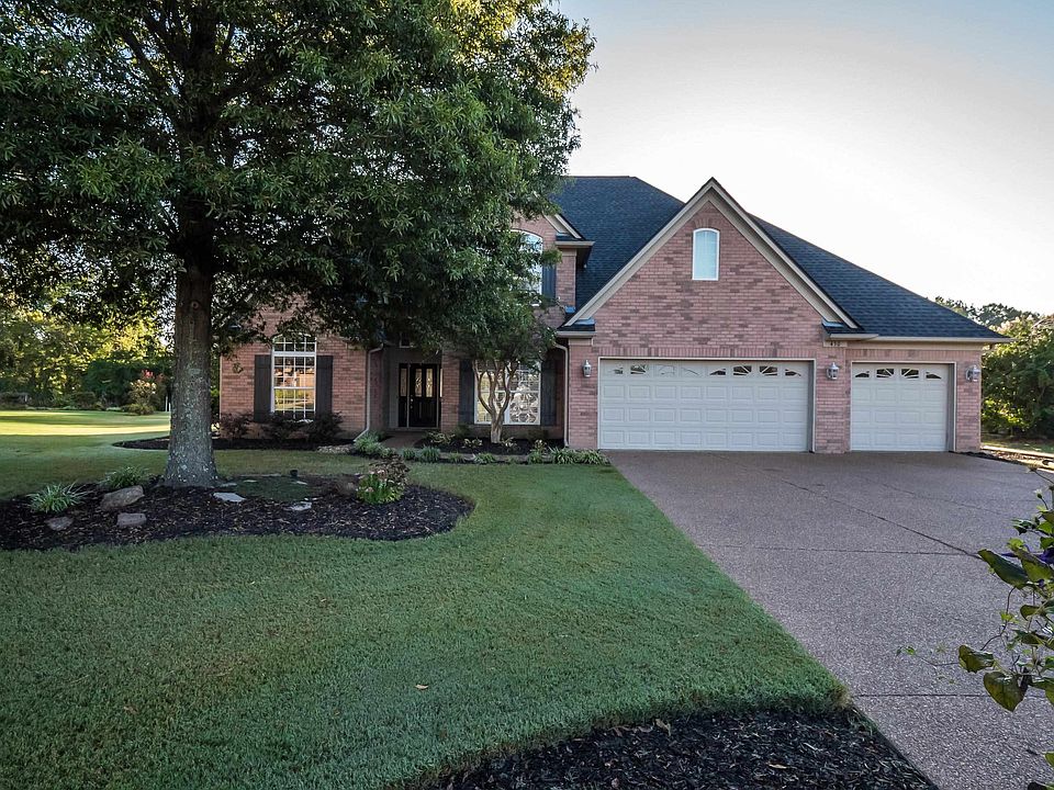 1st image of 430 Lewis Fairway Cir