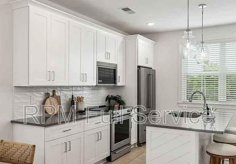 700 N Dupont Ave #228 — Photo 3