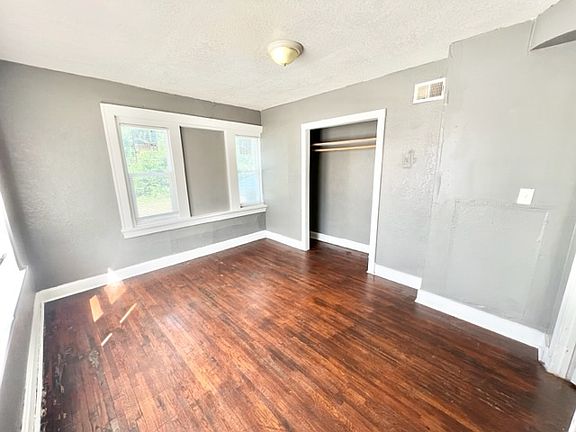 4th image of 2455 Brooklyn Ave #1S