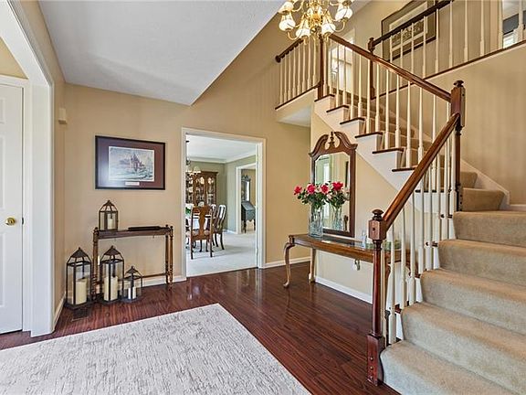 4th image of 450 Monmouth Dr