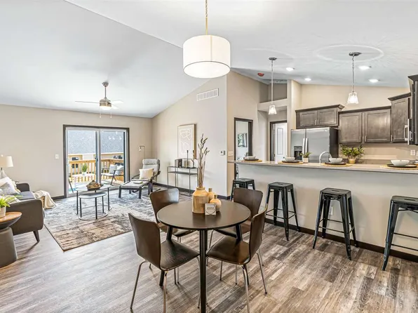 427 Chloe Dr, Tiffin, IA 52340