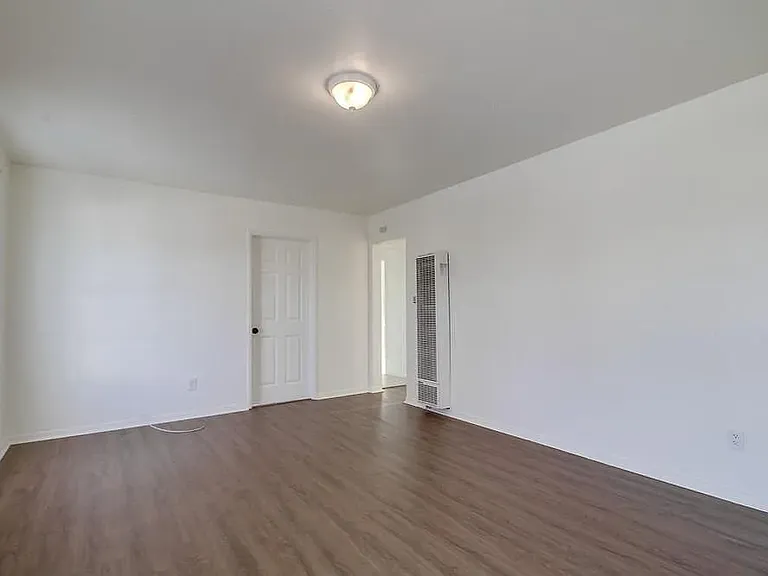 891 Elm Ave — Photo 10