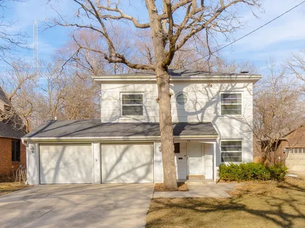 24 Oak Dr, Mason City, IA 50401