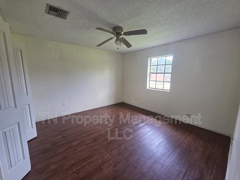 202 Belgium St #C — Photo 4