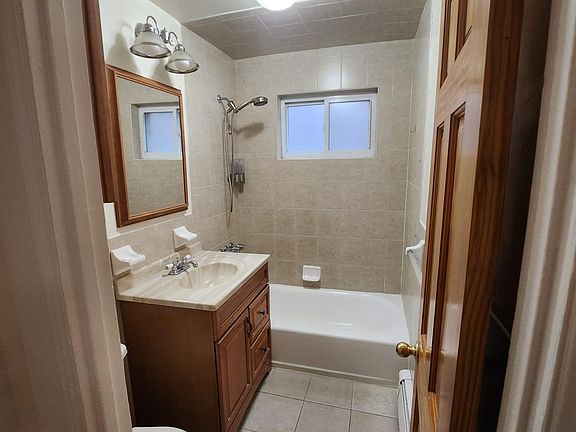 5th image of 827 Vincent Ave #1