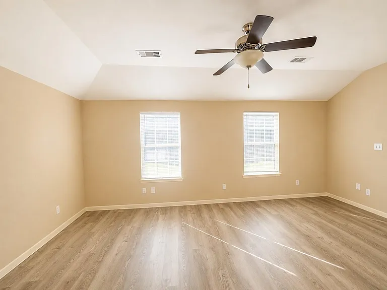 9104 N Green River Dr #E — Photo 19