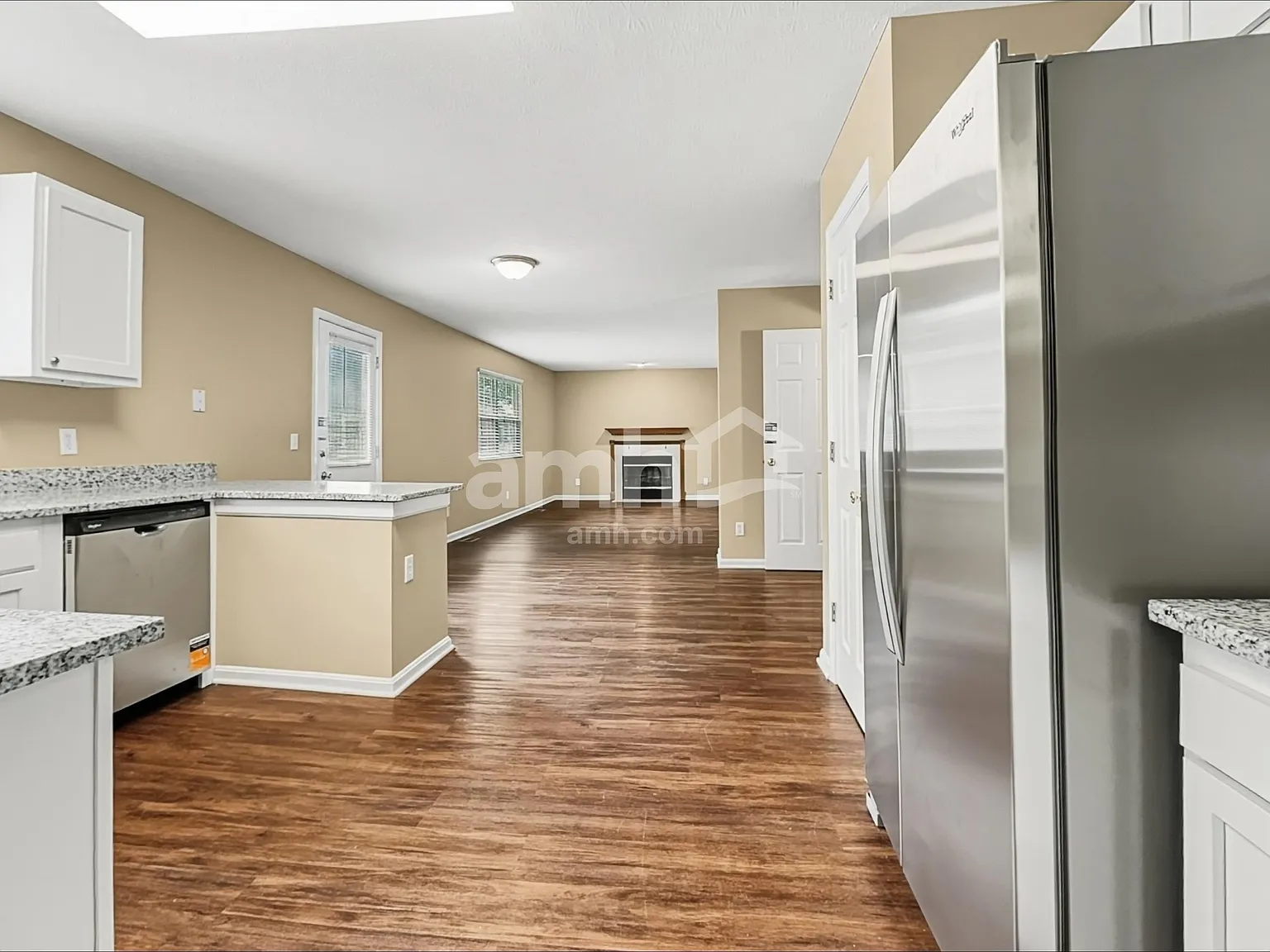 3 bed, 2.5 bath, 2314 sqft, $2,415 — Photo 4