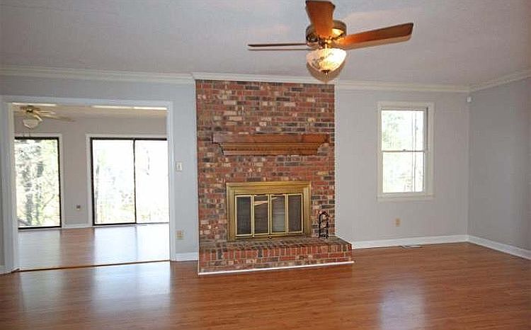 1st image of 220 Hunters Woods Dr