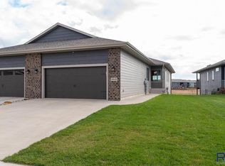9515 W Broek Dr, Sioux Falls, SD 57106