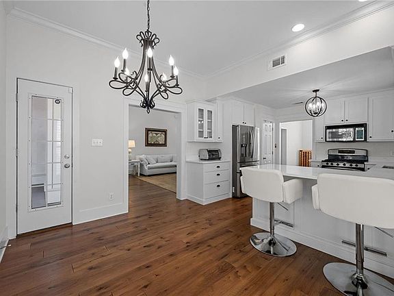 5th image of 462 Satsuma St