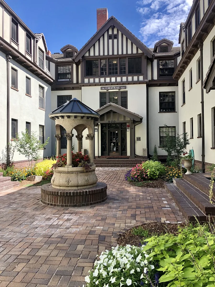 Building Photo - Chateau Apartments