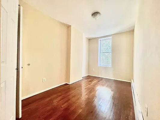 5th image of 553 Ashford St Floor 2