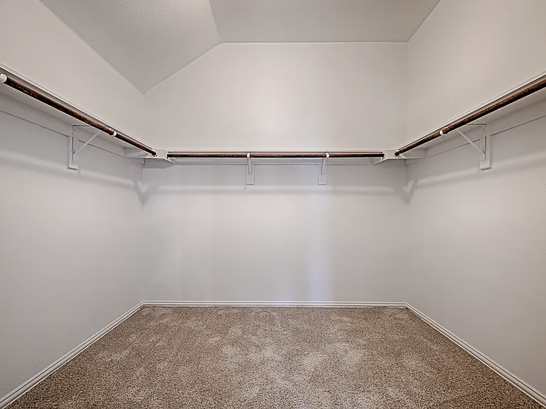 1404 Carriage Ln — Photo 27