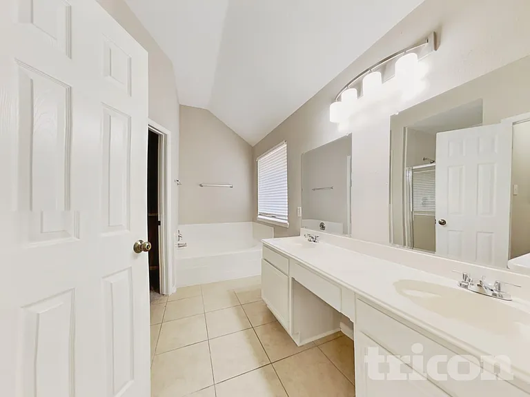7002 Echo Pines Dr — Photo 10