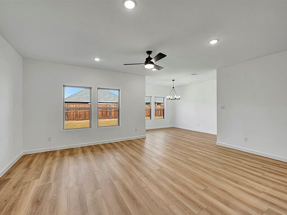 4th image of 524 Brookside Dr