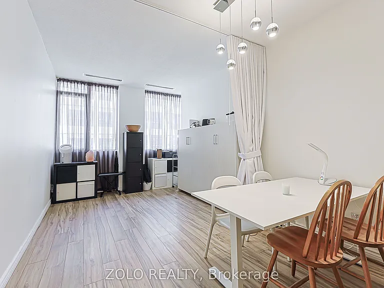 555 Yonge St #804 — Photo 8
