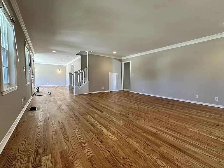 604 Village Ct — Photo 15