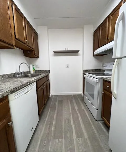 180 Green St #2 — Photo 4