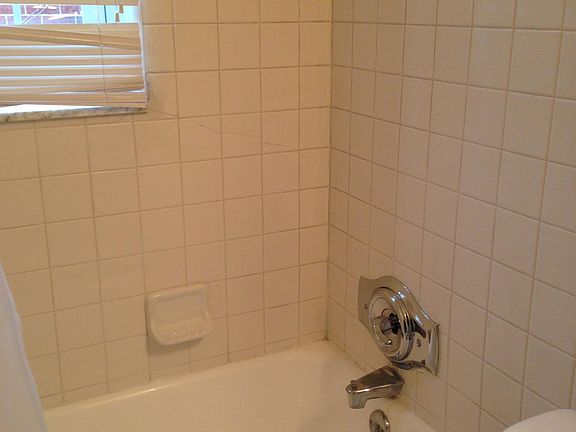 4th image of 550 East Dr