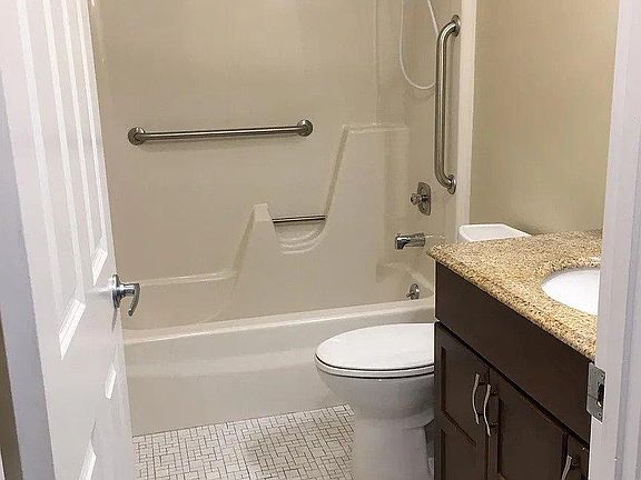 5th image of 1309 Twin Circle Dr Unit 1309