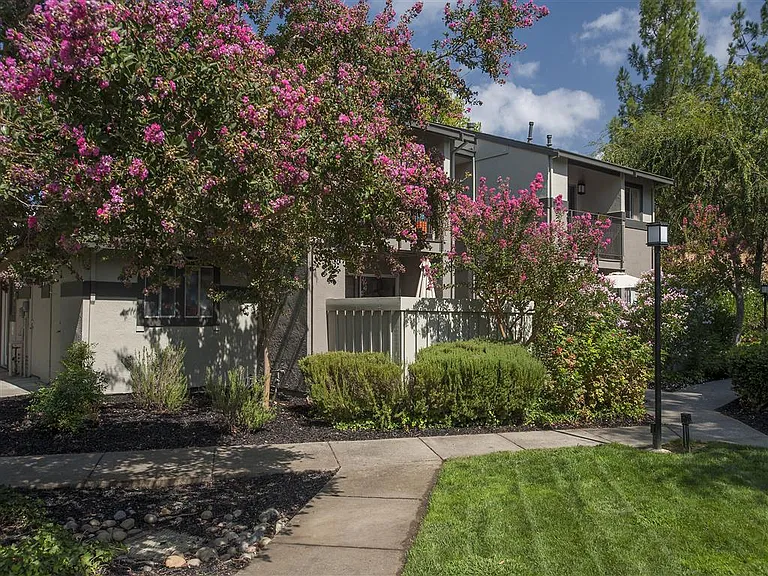 Valley Ridge Apartment Homes — Photo 19